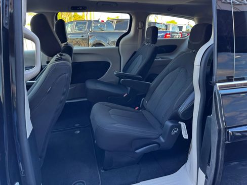 Used 2024 Chrysler Voyager LX FWD image 21
