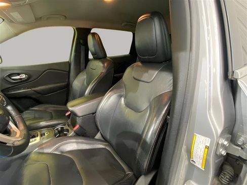 Used 2016 Jeep Cherokee Limited image 33