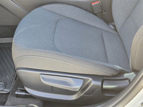 New 2025 Kia K4 LXS image 17