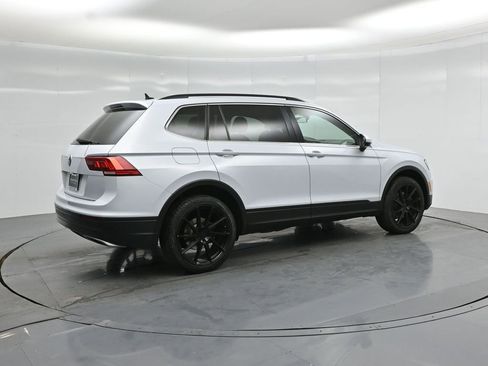 Used 2019 Volkswagen Tiguan SE w/ Panoramic Sunroof Package image 24