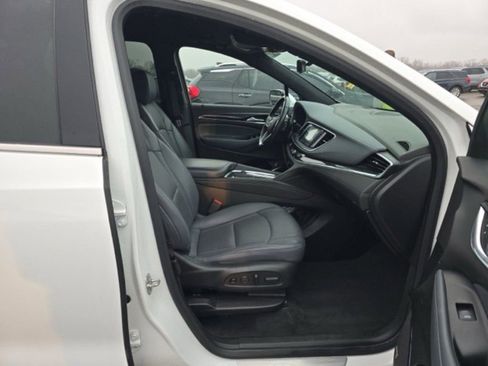 Used 2024 Buick Enclave Premium image 10