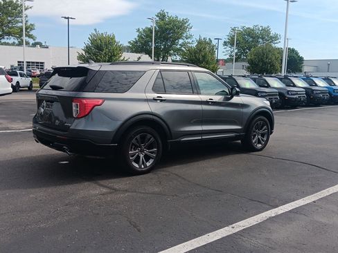 Used 2023 Ford Explorer XLT w/ Equipment Group 202A AWD/4WD image 4