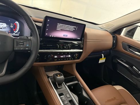 New 2026 Nissan Pathfinder Platinum w/ Cargo Package image 18