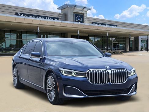 Used 2022 BMW 740i w/ Premium Package image 2