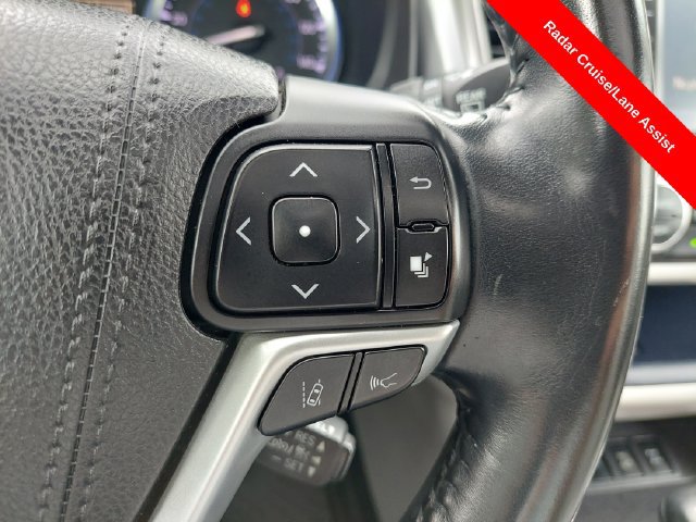 Used 2018 Toyota Highlander XLE AWD/4WD image 36