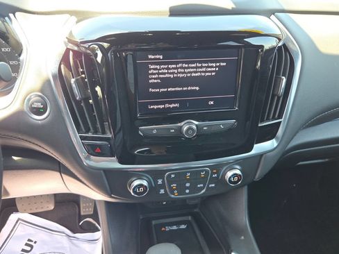 Used 2022 Chevrolet Traverse LT FWD image 30