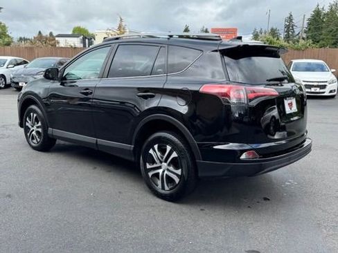 Used 2018 Toyota RAV4 LE w/ Carpet Mat Package FWD image 6