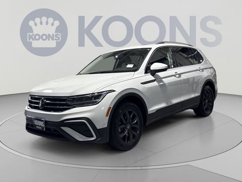 Used 2024 Volkswagen Tiguan SE w/ Panoramic Sunroof Package AWD/4WD image 5