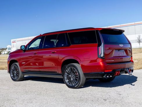 Used 2023 Cadillac Escalade ESV V image 5