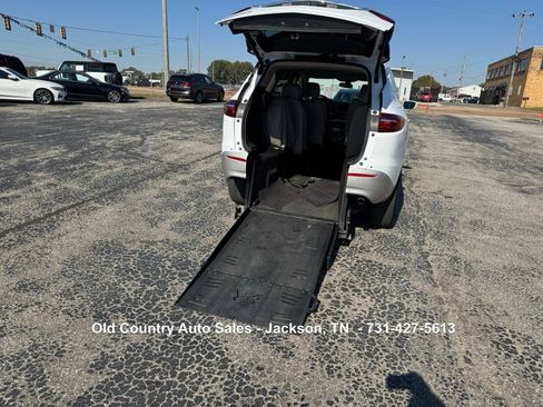 Used 2020 Buick Enclave Essence image 16