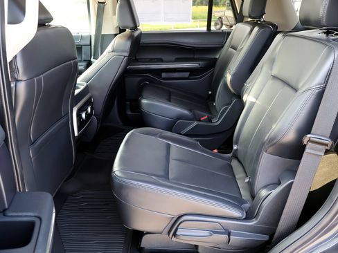 Used 2024 Ford Expedition XLT RWD image 15