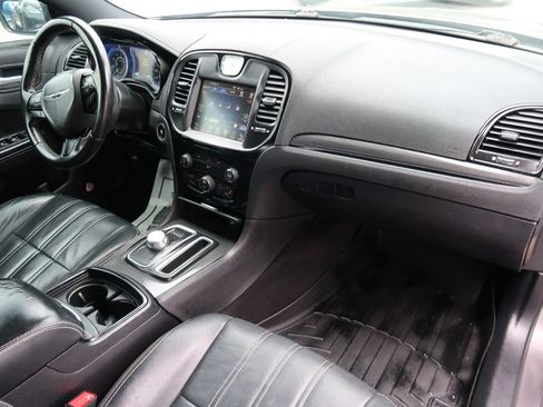 Used 2015 Chrysler 300 S RWD image 10