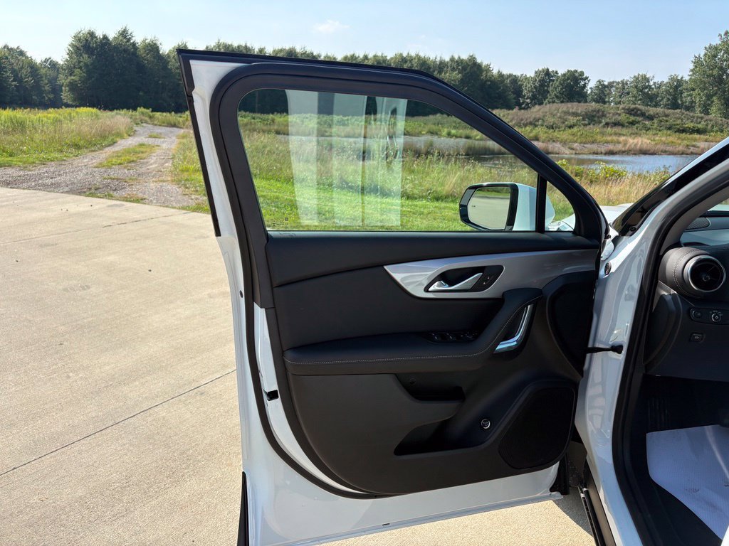 New 2026 Chevrolet Blazer LT w/ LPO, Arctic Package FWD image 13