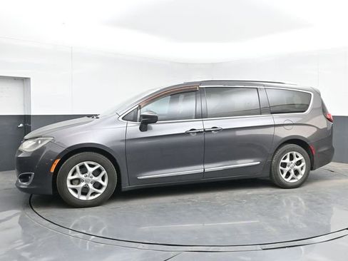 Used 2017 Chrysler Pacifica Touring-L Plus w/ Tire & Wheel Group FWD image 6