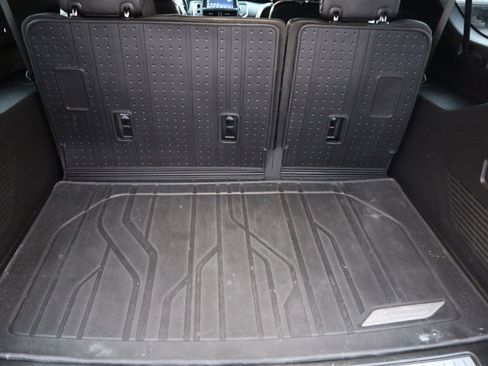 Used 2023 Chevrolet Suburban Z71 image 7