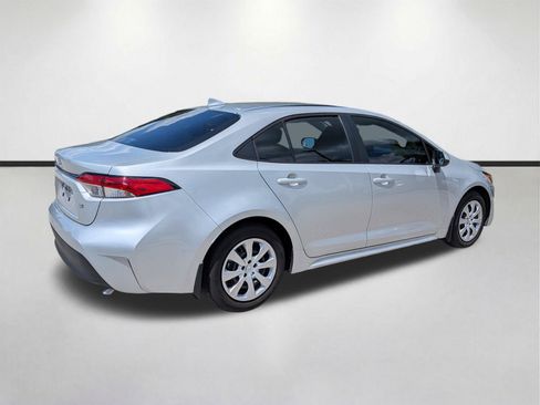 Used 2025 Toyota Corolla LE FWD image 4
