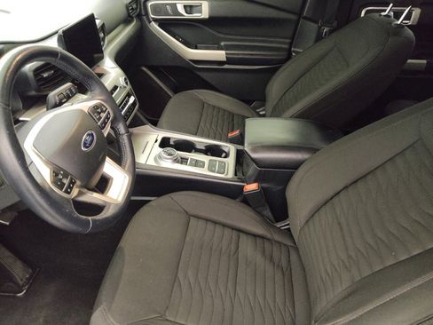 Used 2021 Ford Explorer XLT image 17
