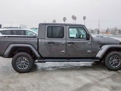 New 2026 Jeep Gladiator Sport AWD/4WD image 13