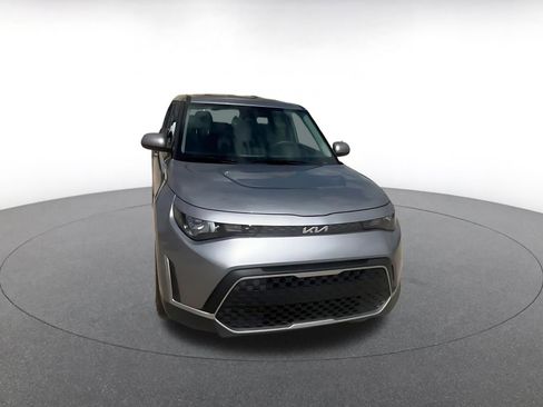 Used 2025 Kia Soul LX w/ LX Technology Package image 3