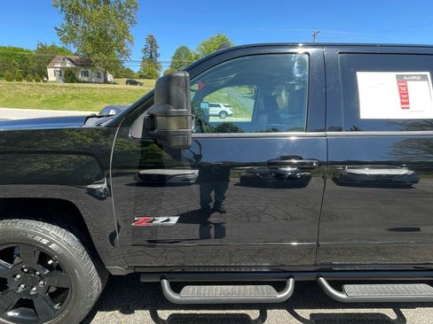 Used 2017 Chevrolet Silverado 1500 LTZ Z71 w/ Realtree Edition AWD/4WD image 3