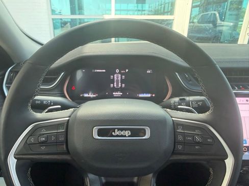 Used 2024 Jeep Grand Cherokee Limited image 10