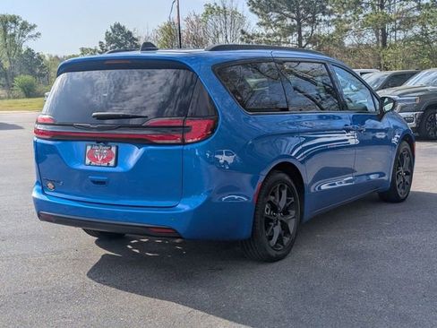 New 2026 Chrysler Pacifica Select FWD image 7