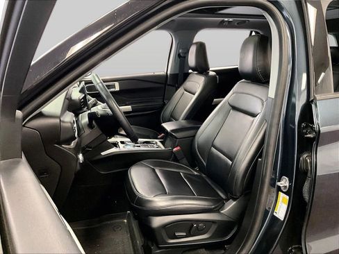 Used 2022 Ford Explorer XLT w/ Equipment Group 202A AWD/4WD image 24