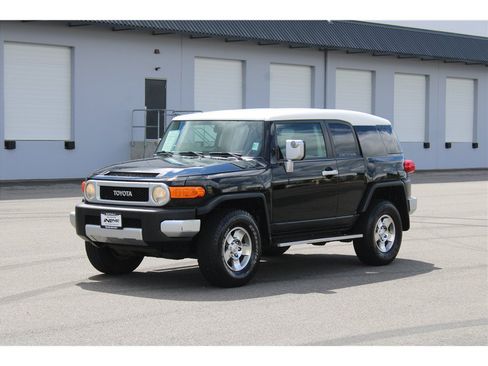 Used 2010 Toyota FJ Cruiser 4WD image 1