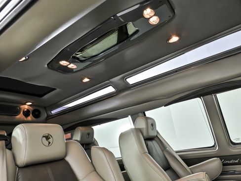 Used 2018 GMC Savana 2500 Extended w/ Enhanced Convenience Package image 17