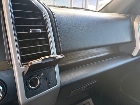 Used 2019 Ford F150 Lariat image 19