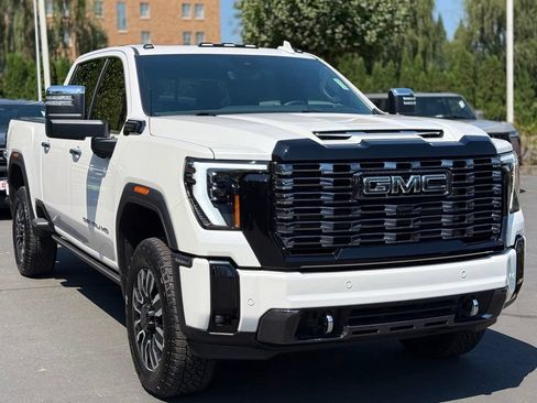 Used 2025 GMC Sierra 2500 Denali Ultimate AWD/4WD image 7