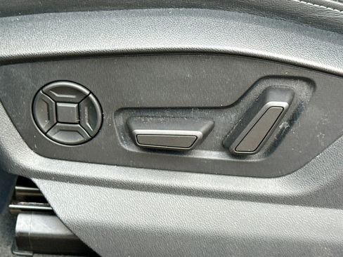 Used 2023 Audi Q8 Premium Plus image 24