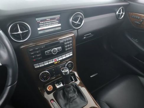 Used 2015 Mercedes-Benz SLK 250 image 24
