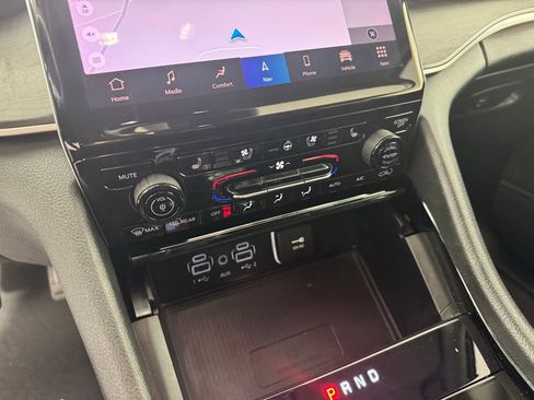 Used 2023 Jeep Grand Cherokee L Limited w/ Luxury Tech Group II image 20