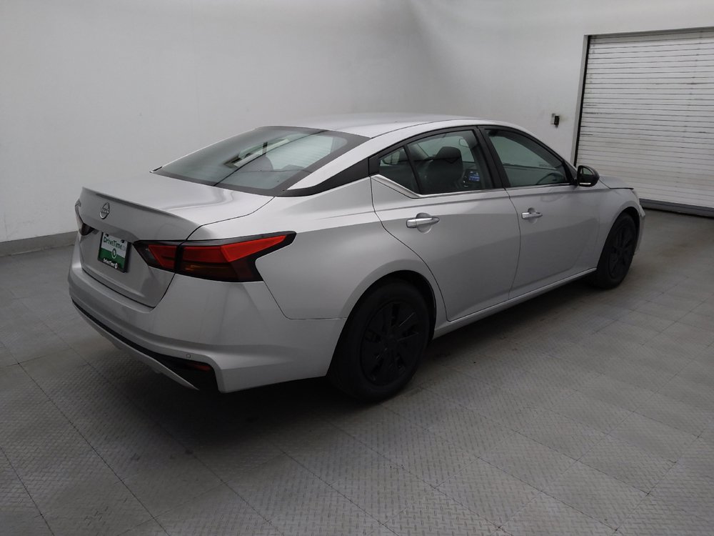 Used 2024 Nissan Altima 2.5 S FWD image 9