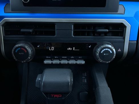 Used 2025 Toyota Tacoma TRD Off-Road image 26