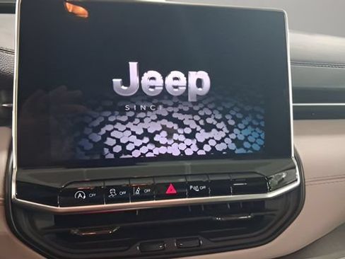 Used 2025 Jeep Compass Limited AWD/4WD image 35