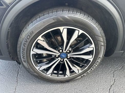 Used 2022 Ford Escape SE w/ SE Sport Appearance Package image 32