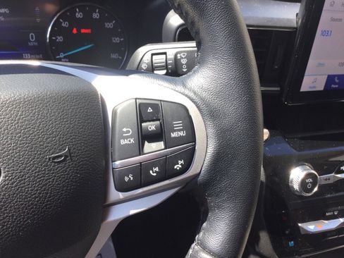 Used 2023 Ford Explorer Limited w/ Equipment Group 301A AWD/4WD image 16