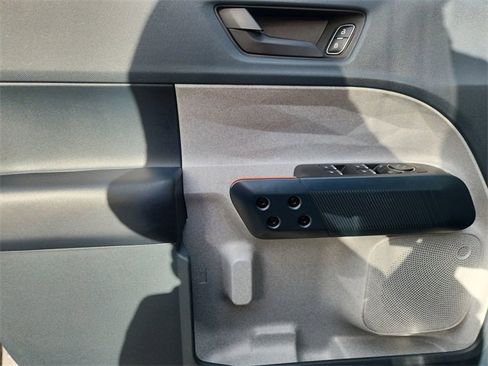 Used 2023 Ford Maverick XLT image 19