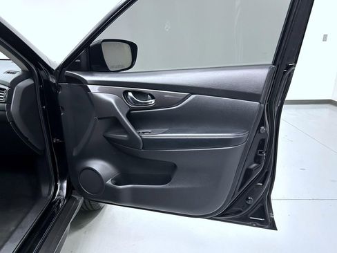 Used 2019 Nissan Rogue SV w/ Sun & Sound Touring Package AWD/4WD image 16