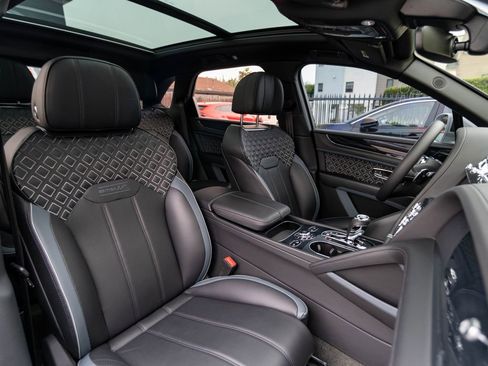 Used 2023 Bentley Bentayga Speed AWD/4WD image 2