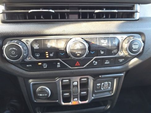 Used 2024 Jeep Gladiator Sport image 28