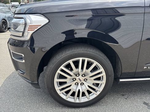 Used 2024 Ford Expedition Platinum AWD/4WD image 19