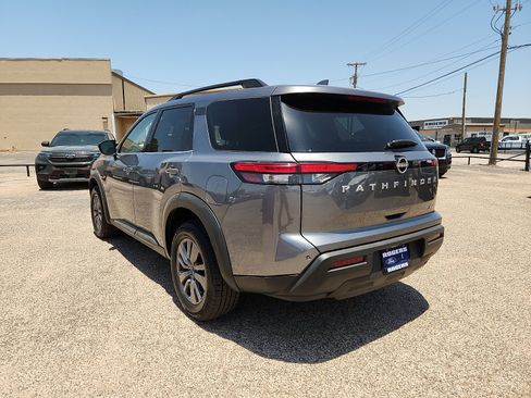 Used 2024 Nissan Pathfinder SV FWD image 5