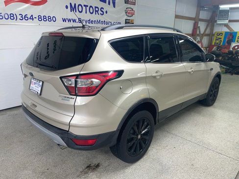 Used 2017 Ford Escape Titanium image 2