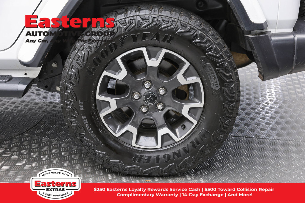 Used 2024 Jeep Wrangler Unlimited Sahara w/ Dual Top Group AWD/4WD image 9