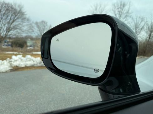 Used 2024 Chrysler Pacifica Limited w/ S Appearance Package image 12