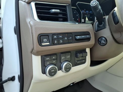 Used 2021 GMC Yukon XL Denali w/ Denali Ultimate Package AWD/4WD image 10