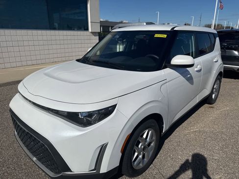 Used 2024 Kia Soul LX w/ Option Group 015 FWD image 19